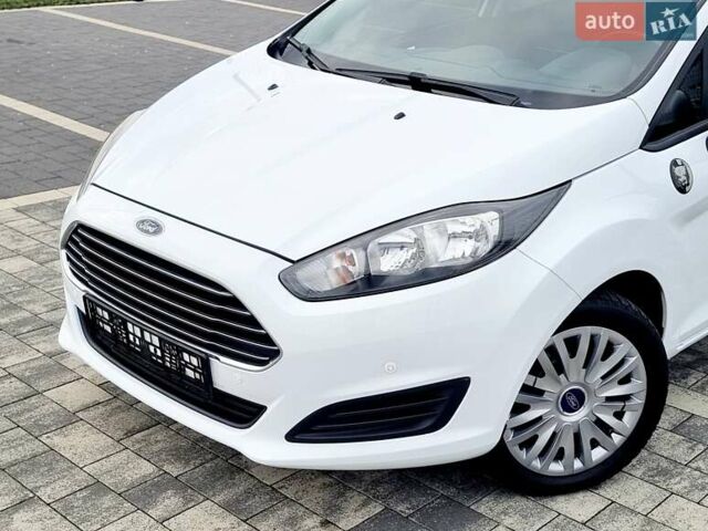 Білий Форд Фієста, об'ємом двигуна 1 л та пробігом 60 тис. км за 9900 $, фото 56 на Automoto.ua