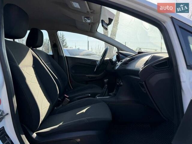 Белый Форд Фиеста, объемом двигателя 1 л и пробегом 172 тыс. км за 7000 $, фото 24 на Automoto.ua