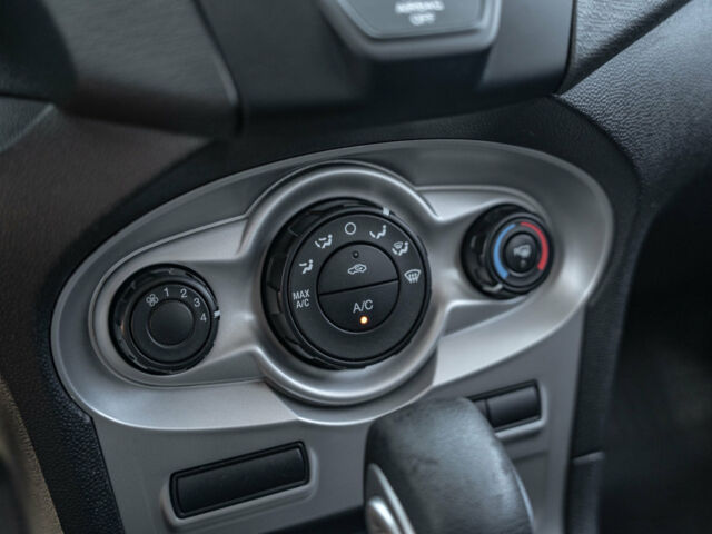 Білий Форд Фієста, об'ємом двигуна 1.6 л та пробігом 163 тис. км за 8900 $, фото 25 на Automoto.ua