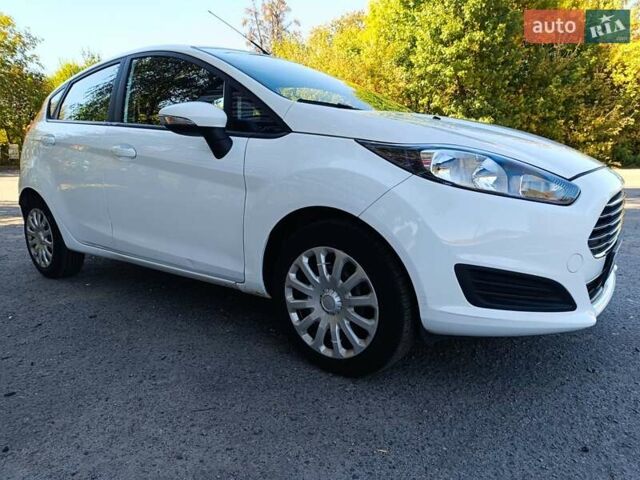 Білий Форд Фієста, об'ємом двигуна 1 л та пробігом 92 тис. км за 5800 $, фото 6 на Automoto.ua