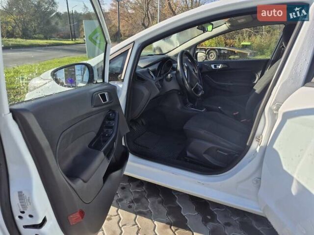 Білий Форд Фієста, об'ємом двигуна 1 л та пробігом 171 тис. км за 6499 $, фото 15 на Automoto.ua