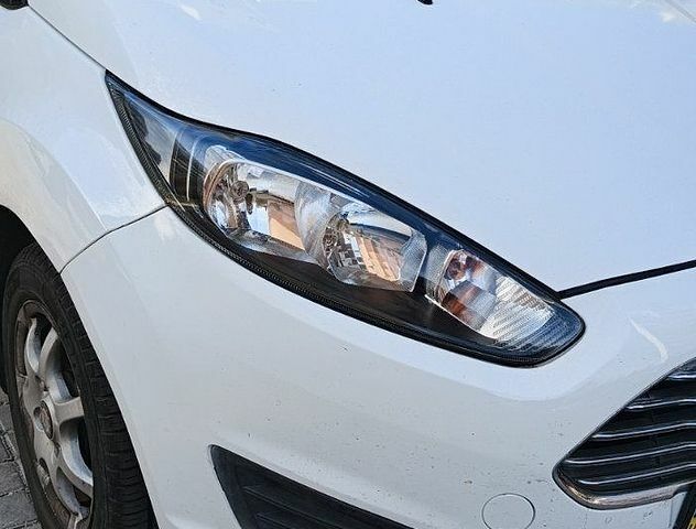 Білий Форд Фієста, об'ємом двигуна 1.24 л та пробігом 38 тис. км за 7500 $, фото 5 на Automoto.ua