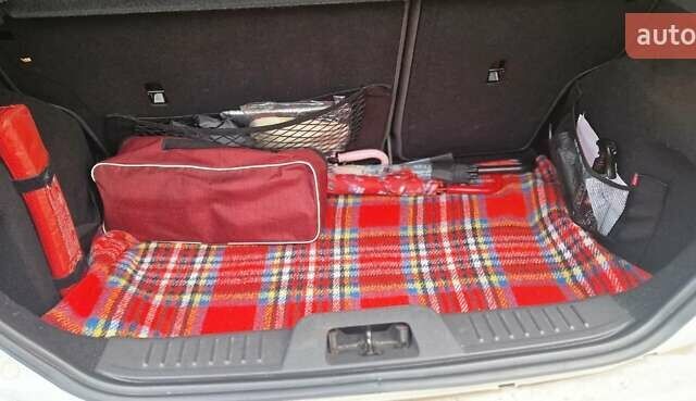 Белый Форд Фиеста, объемом двигателя 1 л и пробегом 112 тыс. км за 5900 $, фото 13 на Automoto.ua