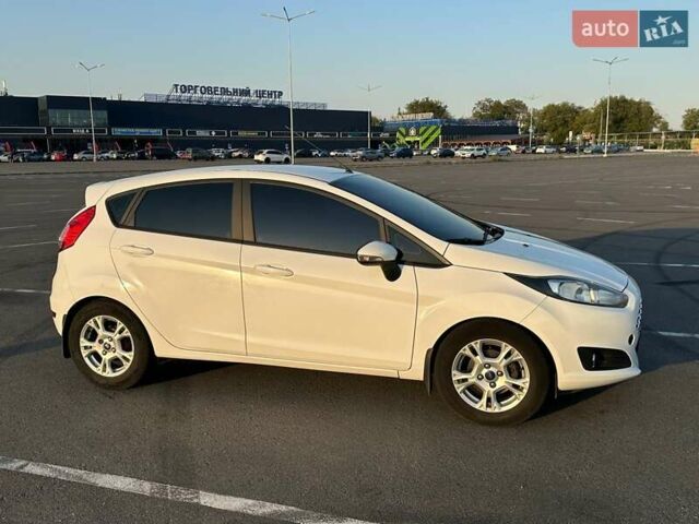 Білий Форд Фієста, об'ємом двигуна 1 л та пробігом 117 тис. км за 7900 $, фото 2 на Automoto.ua