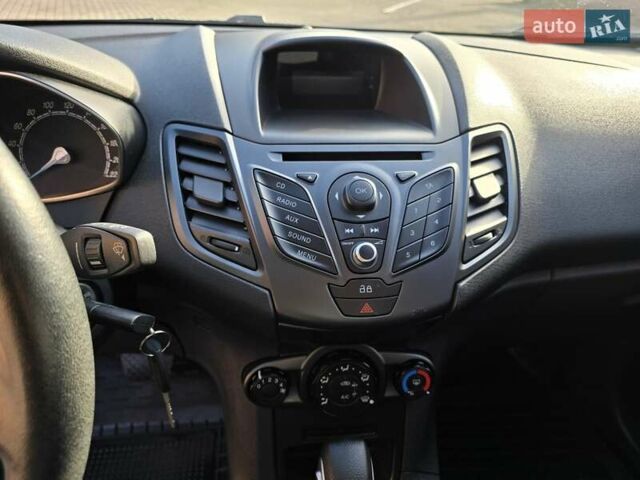 Білий Форд Фієста, об'ємом двигуна 1 л та пробігом 60 тис. км за 9999 $, фото 32 на Automoto.ua