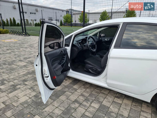 Білий Форд Фієста, об'ємом двигуна 1 л та пробігом 60 тис. км за 9900 $, фото 60 на Automoto.ua