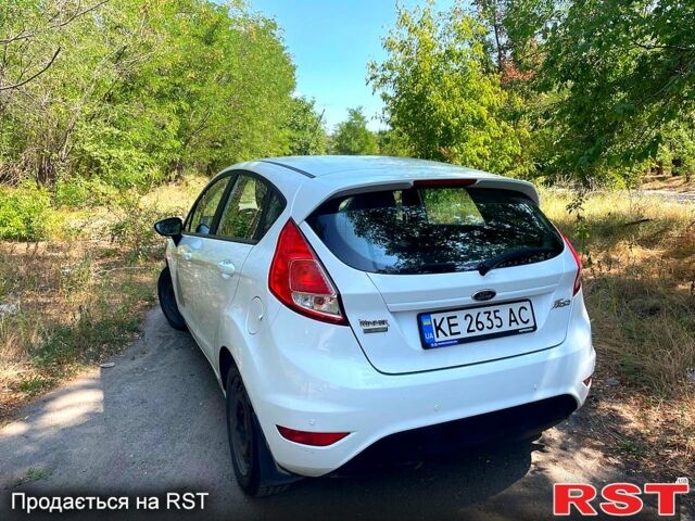 Білий Форд Фієста, об'ємом двигуна 1 л та пробігом 145 тис. км за 6300 $, фото 1 на Automoto.ua