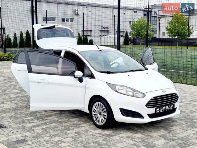 Білий Форд Фієста, об'ємом двигуна 1 л та пробігом 60 тис. км за 9900 $, фото 15 на Automoto.ua