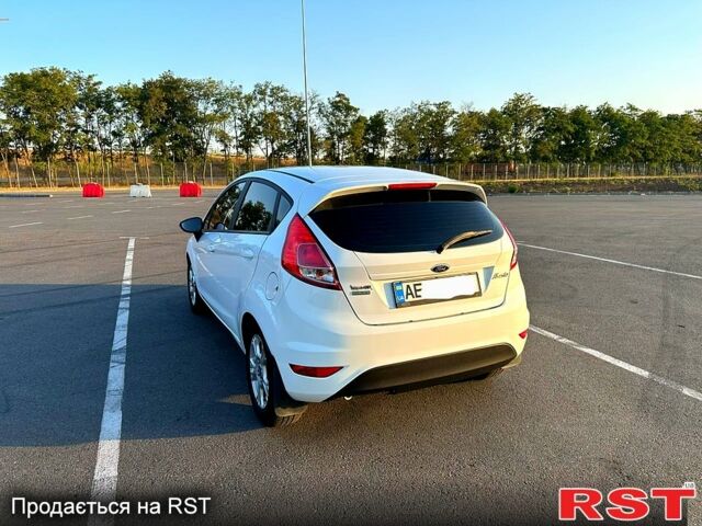 Белый Форд Фиеста, объемом двигателя 1 л и пробегом 115 тыс. км за 8500 $, фото 3 на Automoto.ua