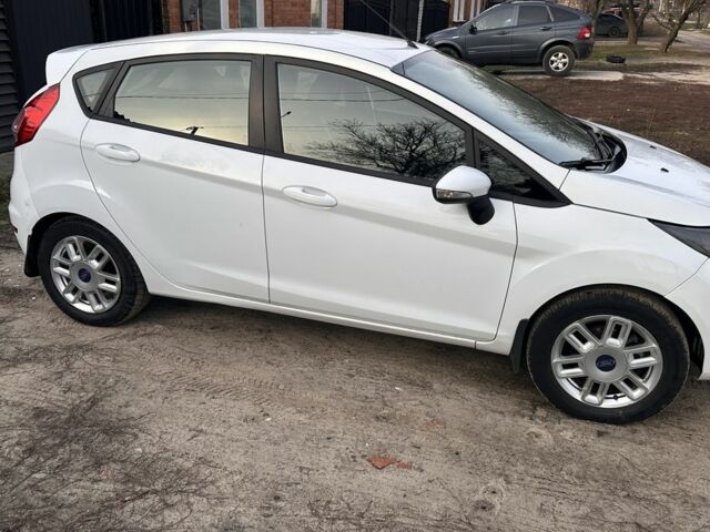 Білий Форд Фієста, об'ємом двигуна 1 л та пробігом 185 тис. км за 5100 $, фото 2 на Automoto.ua