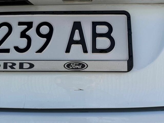 Белый Форд Фиеста, объемом двигателя 1 л и пробегом 171 тыс. км за 7900 $, фото 8 на Automoto.ua