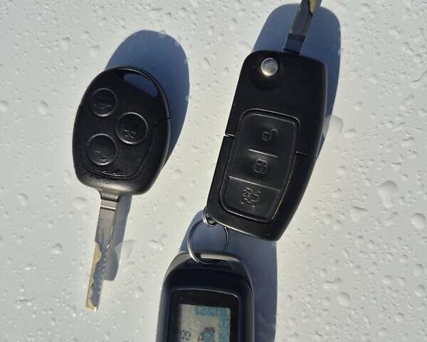 Білий Форд Фієста, об'ємом двигуна 1 л та пробігом 171 тис. км за 6499 $, фото 23 на Automoto.ua