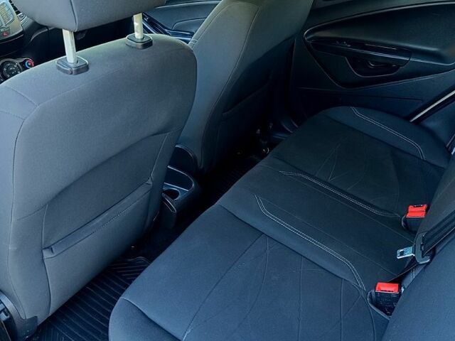 Білий Форд Фієста, об'ємом двигуна 1 л та пробігом 93 тис. км за 4990 $, фото 4 на Automoto.ua