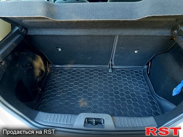 Білий Форд Фієста, об'ємом двигуна 1 л та пробігом 93 тис. км за 4990 $, фото 6 на Automoto.ua