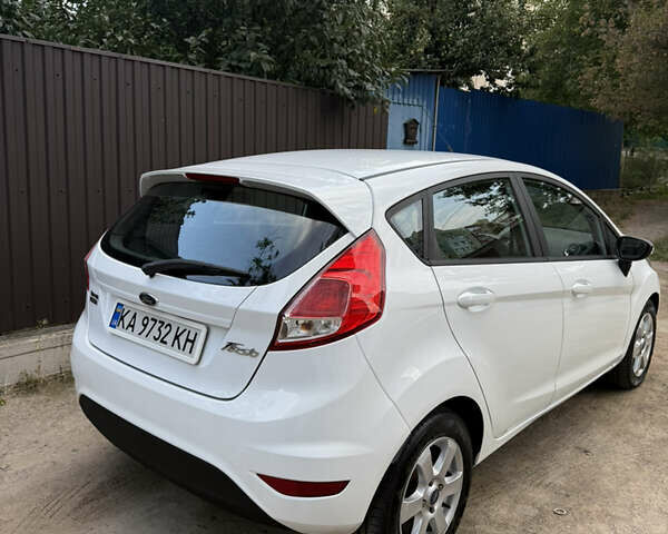Білий Форд Фієста, об'ємом двигуна 1 л та пробігом 180 тис. км за 6700 $, фото 3 на Automoto.ua
