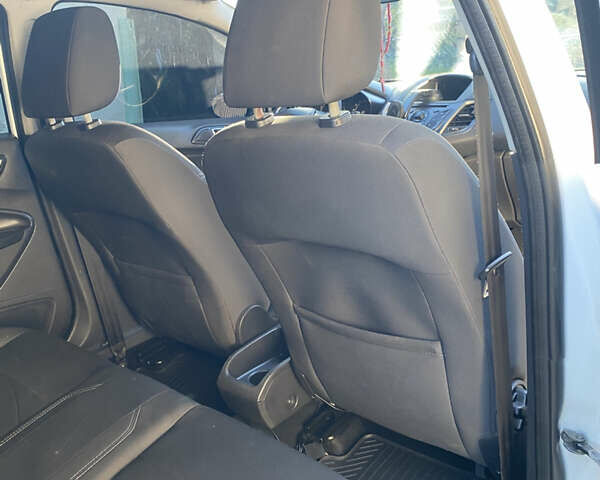 Белый Форд Фиеста, объемом двигателя 1 л и пробегом 142 тыс. км за 6700 $, фото 18 на Automoto.ua