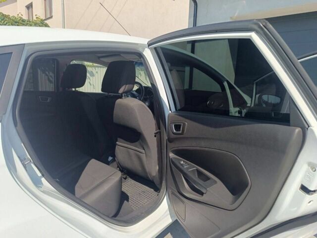 Білий Форд Фієста, об'ємом двигуна 1 л та пробігом 73 тис. км за 8200 $, фото 5 на Automoto.ua