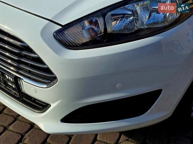 Білий Форд Фієста, об'ємом двигуна 1 л та пробігом 60 тис. км за 9999 $, фото 10 на Automoto.ua