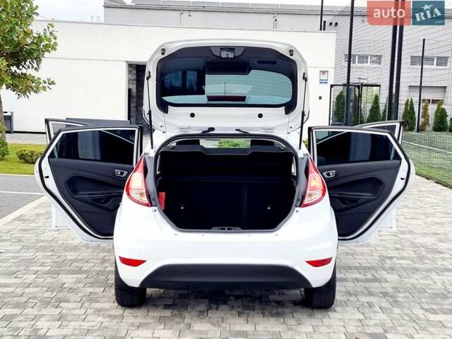 Білий Форд Фієста, об'ємом двигуна 1 л та пробігом 60 тис. км за 9900 $, фото 39 на Automoto.ua