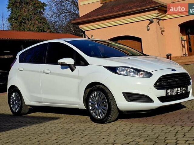 Білий Форд Фієста, об'ємом двигуна 1 л та пробігом 60 тис. км за 9999 $, фото 17 на Automoto.ua