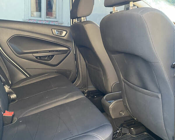 Белый Форд Фиеста, объемом двигателя 1 л и пробегом 142 тыс. км за 6700 $, фото 16 на Automoto.ua