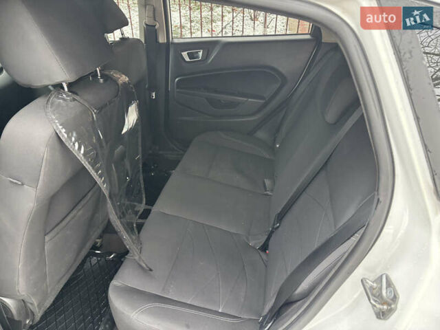 Белый Форд Фиеста, объемом двигателя 1.6 л и пробегом 123 тыс. км за 8999 $, фото 9 на Automoto.ua