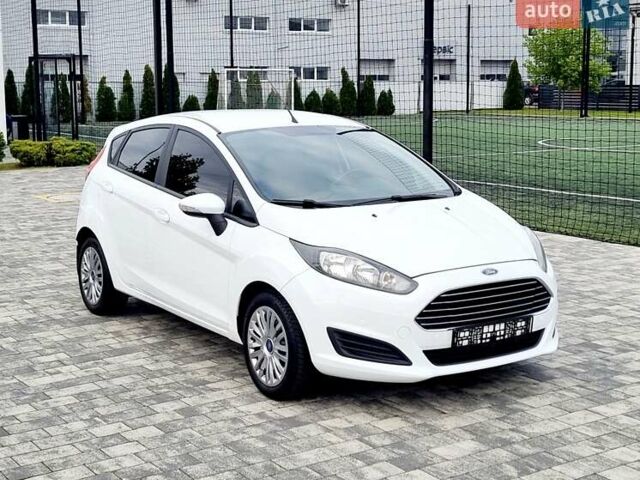 Білий Форд Фієста, об'ємом двигуна 1 л та пробігом 60 тис. км за 9900 $, фото 14 на Automoto.ua