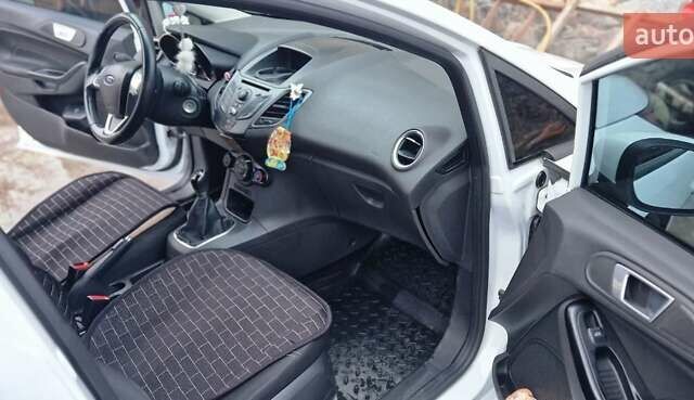 Белый Форд Фиеста, объемом двигателя 1 л и пробегом 112 тыс. км за 5900 $, фото 14 на Automoto.ua