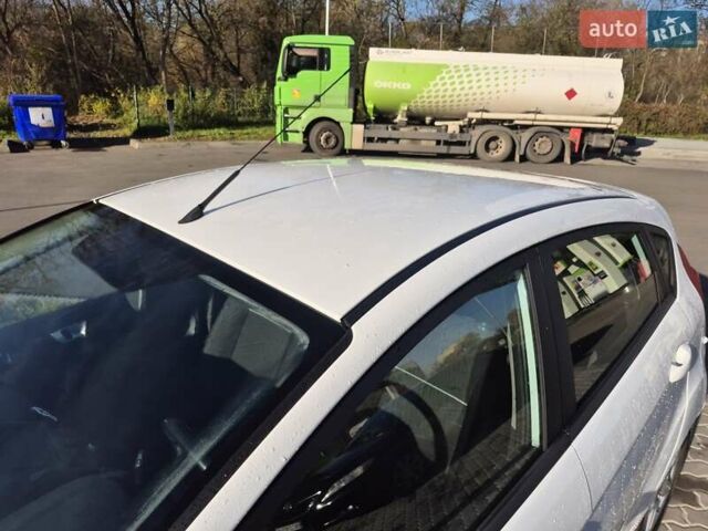 Білий Форд Фієста, об'ємом двигуна 1 л та пробігом 171 тис. км за 6499 $, фото 2 на Automoto.ua