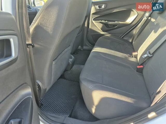 Білий Форд Фієста, об'ємом двигуна 1 л та пробігом 171 тис. км за 6499 $, фото 17 на Automoto.ua