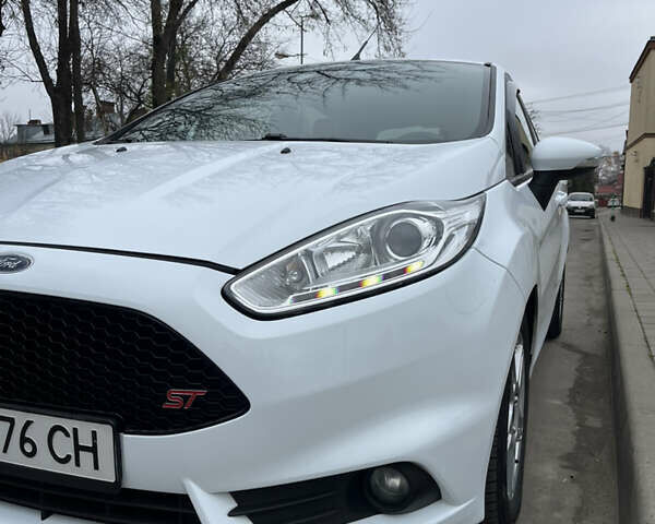 Белый Форд Фиеста, объемом двигателя 1.5 л и пробегом 228 тыс. км за 7800 $, фото 2 на Automoto.ua