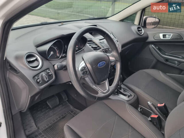 Білий Форд Фієста, об'ємом двигуна 1 л та пробігом 60 тис. км за 9900 $, фото 67 на Automoto.ua