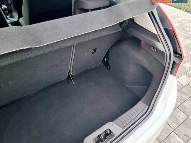 Білий Форд Фієста, об'ємом двигуна 1 л та пробігом 60 тис. км за 9900 $, фото 36 на Automoto.ua