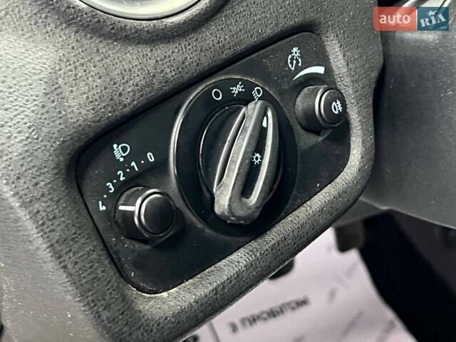 Белый Форд Фиеста, объемом двигателя 1 л и пробегом 129 тыс. км за 6700 $, фото 9 на Automoto.ua