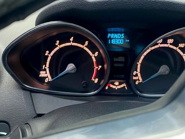 Белый Форд Фиеста, объемом двигателя 1 л и пробегом 118 тыс. км за 7200 $, фото 4 на Automoto.ua