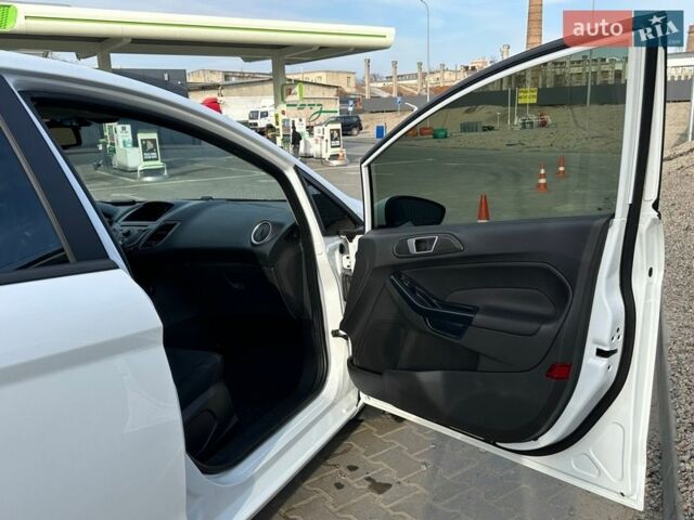 Білий Форд Фієста, об'ємом двигуна 1 л та пробігом 83 тис. км за 9100 $, фото 9 на Automoto.ua
