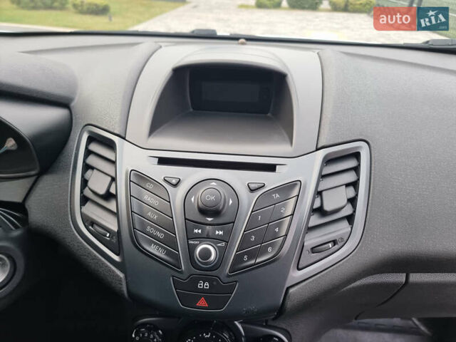 Білий Форд Фієста, об'ємом двигуна 1 л та пробігом 60 тис. км за 9900 $, фото 93 на Automoto.ua