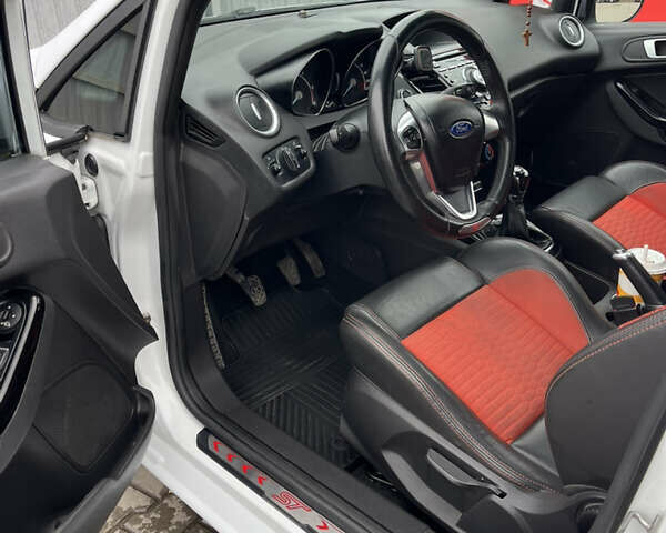 Белый Форд Фиеста, объемом двигателя 1.5 л и пробегом 228 тыс. км за 7800 $, фото 11 на Automoto.ua