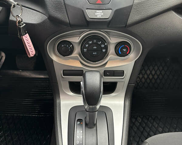 Белый Форд Фиеста, объемом двигателя 1.6 л и пробегом 123 тыс. км за 7900 $, фото 17 на Automoto.ua