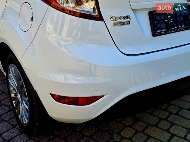 Білий Форд Фієста, об'ємом двигуна 1 л та пробігом 60 тис. км за 9999 $, фото 13 на Automoto.ua