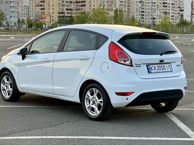 Белый Форд Фиеста, объемом двигателя 1 л и пробегом 140 тыс. км за 7850 $, фото 3 на Automoto.ua