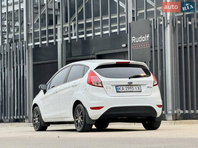 Білий Форд Фієста, об'ємом двигуна 1 л та пробігом 127 тис. км за 6950 $, фото 3 на Automoto.ua