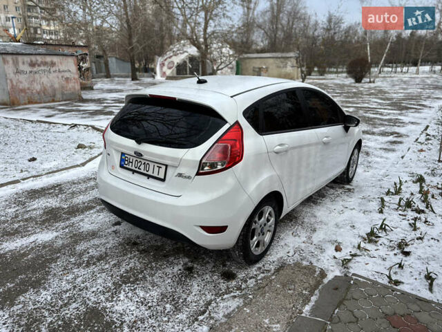 Белый Форд Фиеста, объемом двигателя 1.6 л и пробегом 123 тыс. км за 8200 $, фото 5 на Automoto.ua