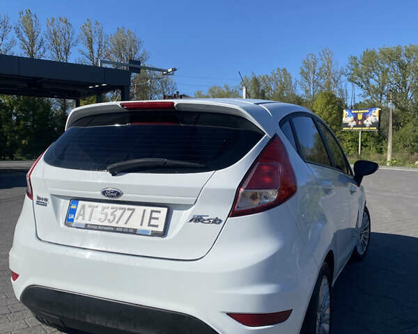 Белый Форд Фиеста, объемом двигателя 1 л и пробегом 140 тыс. км за 7000 $, фото 11 на Automoto.ua