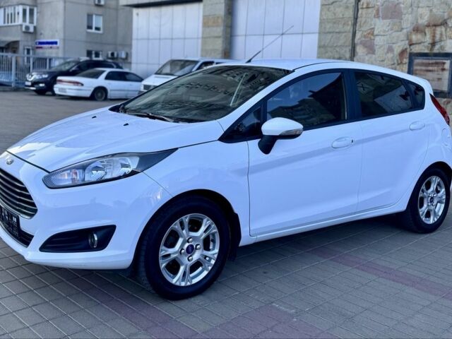 Белый Форд Фиеста, объемом двигателя 1 л и пробегом 140 тыс. км за 8500 $, фото 1 на Automoto.ua