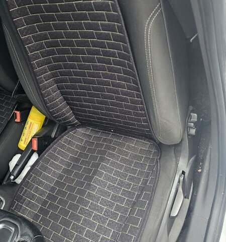 Белый Форд Фиеста, объемом двигателя 1 л и пробегом 112 тыс. км за 5900 $, фото 9 на Automoto.ua