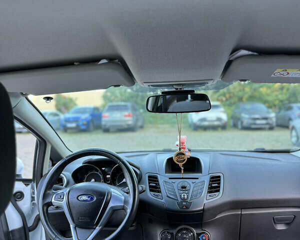 Білий Форд Фієста, об'ємом двигуна 1 л та пробігом 85 тис. км за 8500 $, фото 14 на Automoto.ua