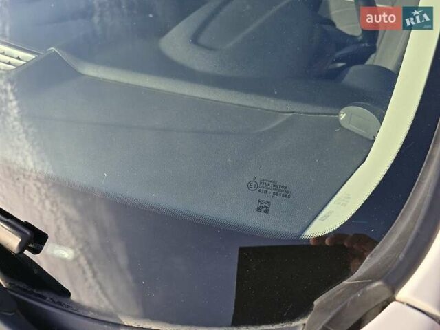 Білий Форд Фієста, об'ємом двигуна 1 л та пробігом 60 тис. км за 9999 $, фото 22 на Automoto.ua