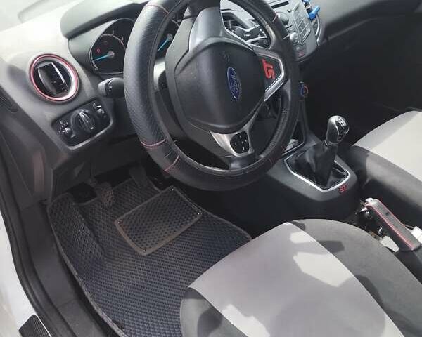 Белый Форд Фиеста, объемом двигателя 1 л и пробегом 93 тыс. км за 7030 $, фото 6 на Automoto.ua