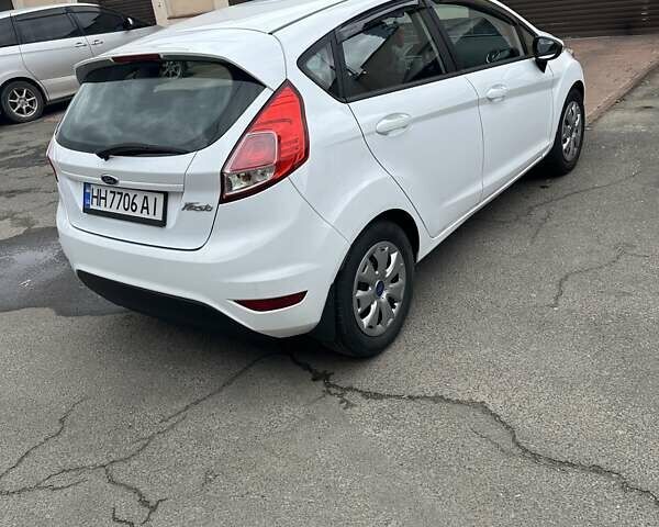 Белый Форд Фиеста, объемом двигателя 1.5 л и пробегом 168 тыс. км за 7999 $, фото 6 на Automoto.ua